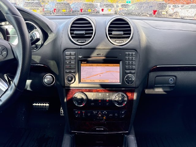 Used 2010 Arctic White Mercedes-Benz ML 63 AMG® image 22