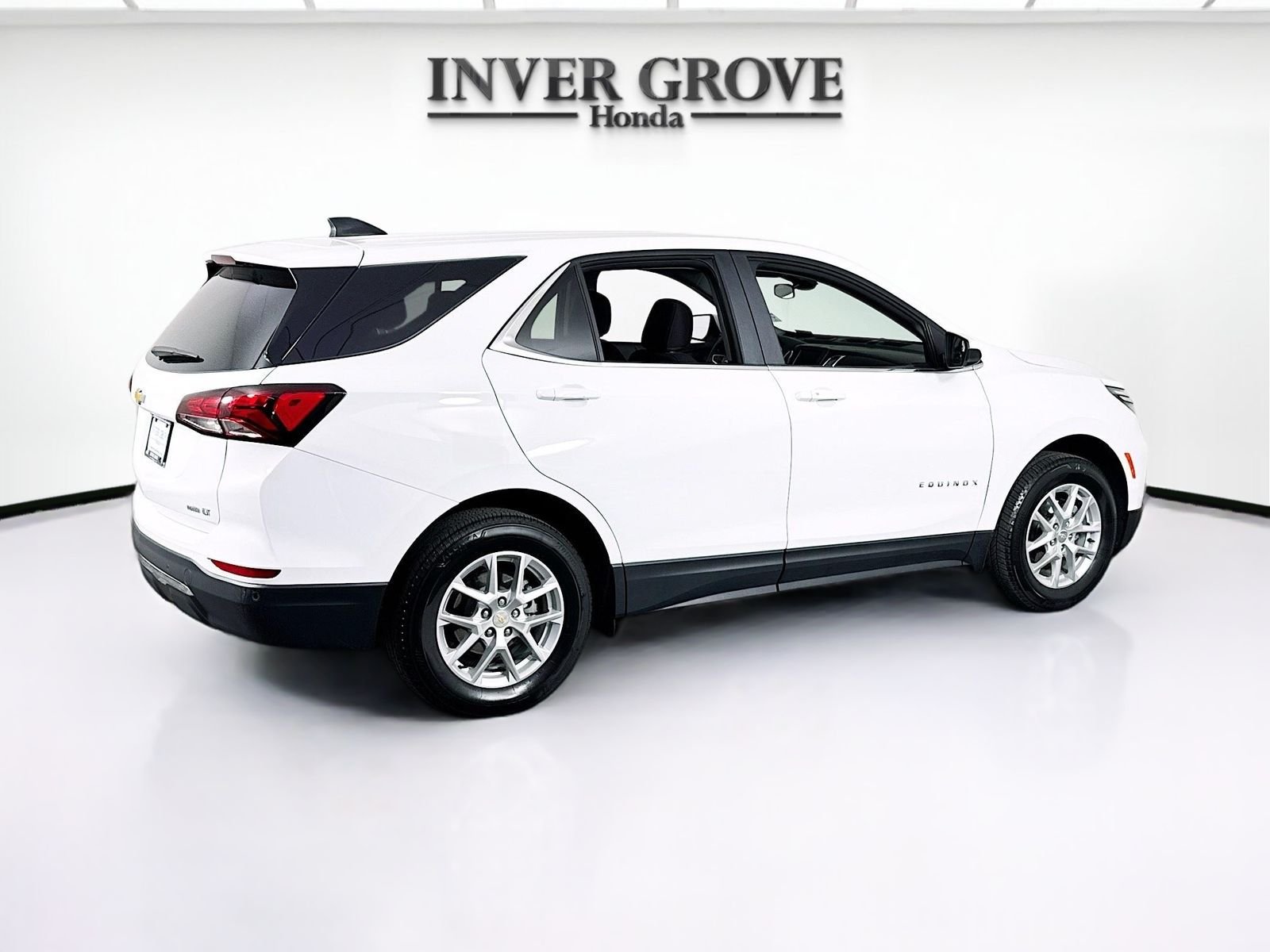 Used 2023 Summit White Chevrolet LT image 5