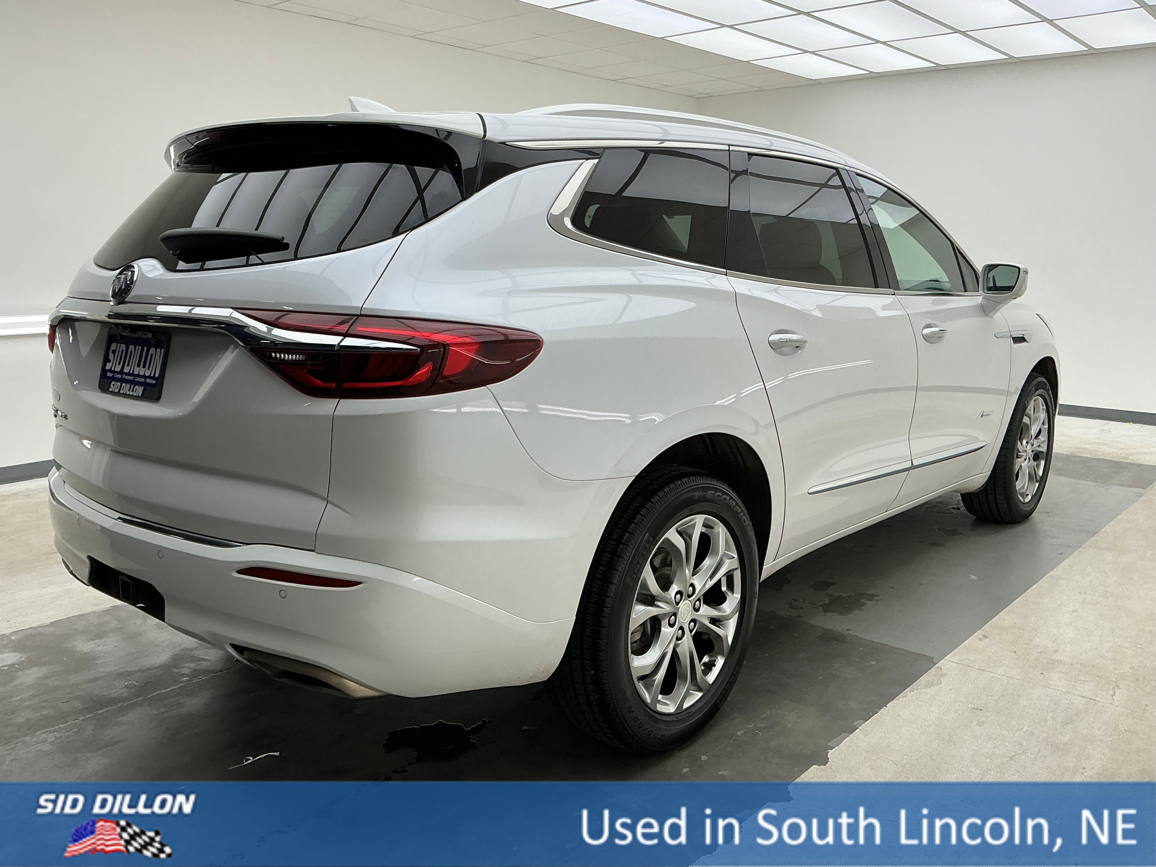 Used 2020 White Frost Tricoat Buick Avenir image 4