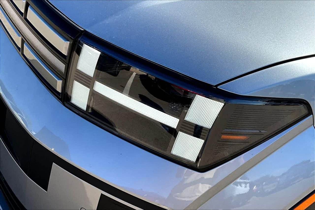 New 2026 Shimmering Silver Hyundai SEL image 13