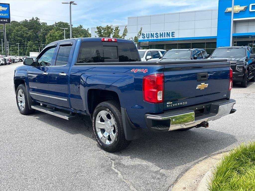 Used 2016 DEEP OCEAN BLUE METALLIC Chevrolet LTZ image 3