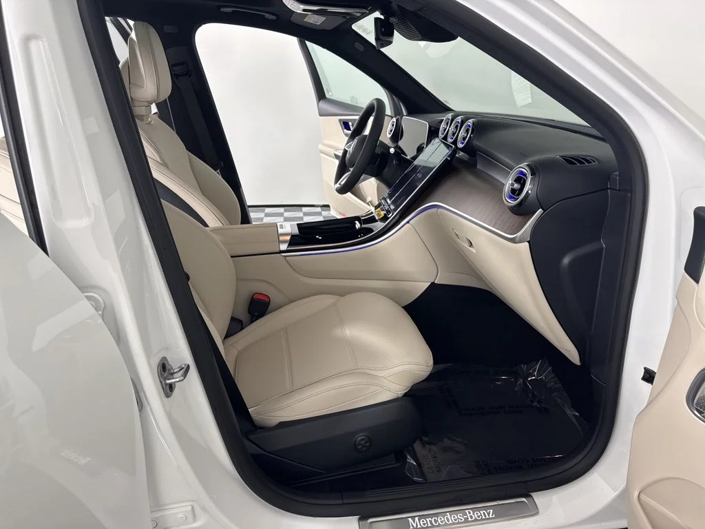 New 2026 White Mercedes-Benz GLC 300 image 14