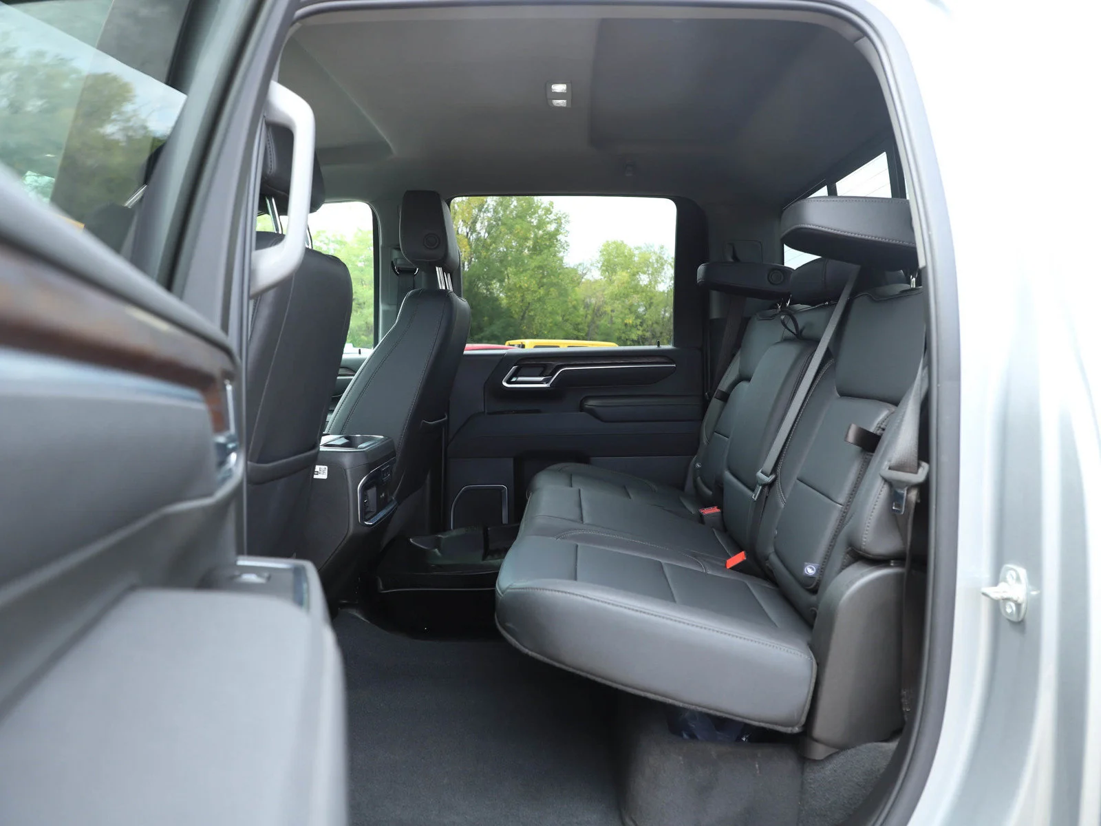 Used 2025 Sterling Metallic GMC SLT image 17