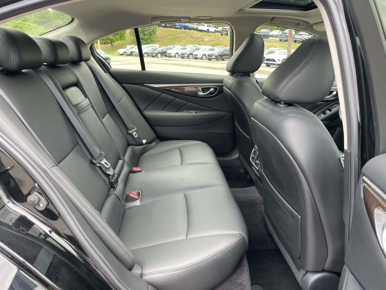 Used 2018 Black Obsidian INFINITI 3.0t LUXE image 21