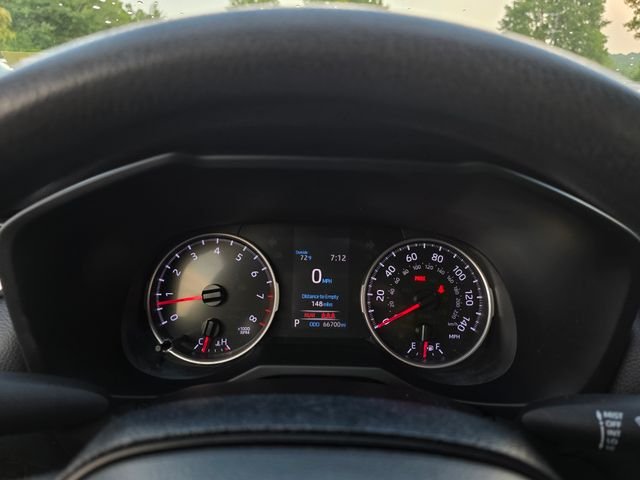 Used 2021 Pearl Toyota LE image 27