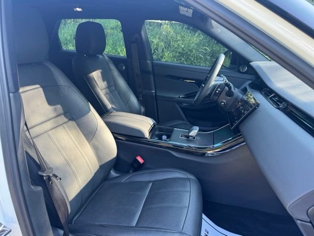 Used 2024 Fuji White Land Rover Dynamic image 20