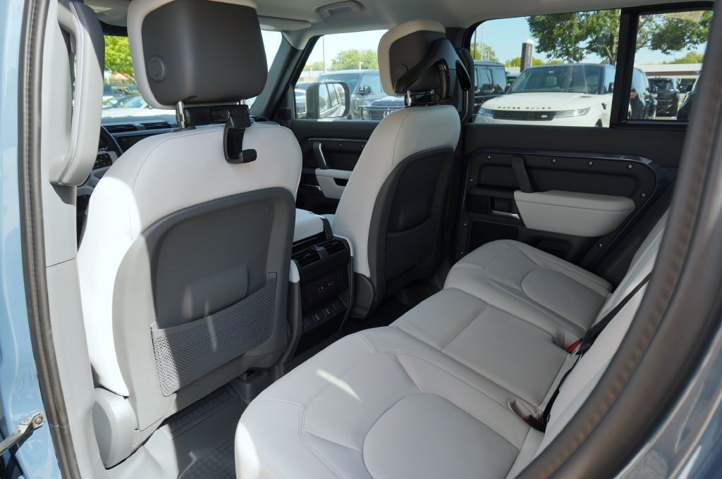 New 2026 Tasman Blue Land Rover X-Dynamic SE image 29