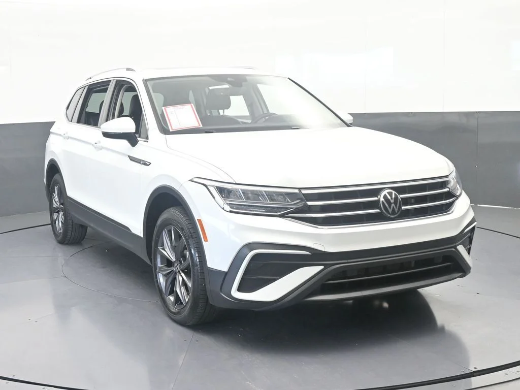 Used 2023 White Volkswagen 2.0T SE image 9