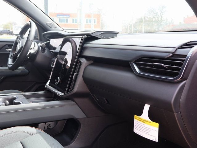 2026 GMC Acadia AT4 - Photo 9