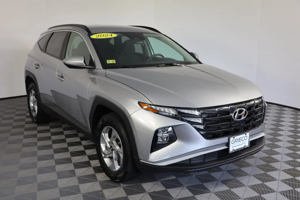 Used 2024 Silver Hyundai SEL image 1