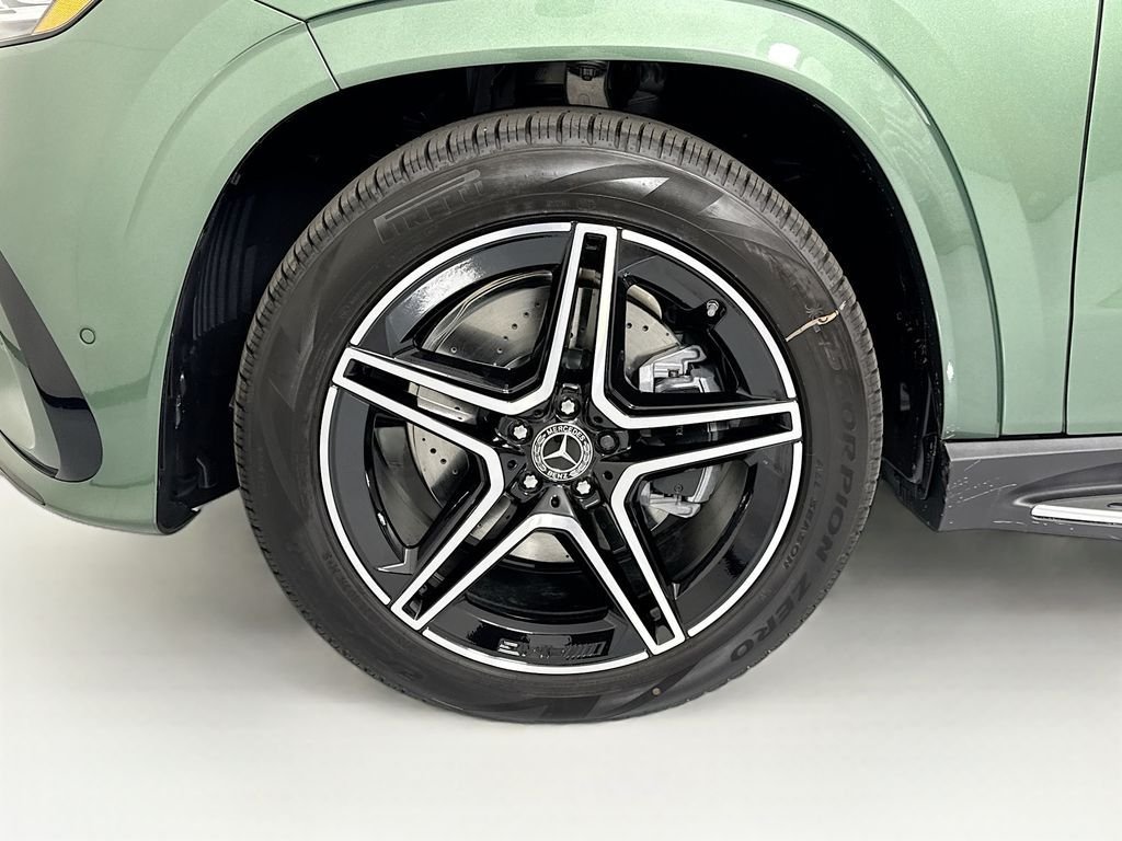New 2026 MANUFAKTUR Ireland Mid Green Metallic Mercedes-Benz GLS 450 image 32
