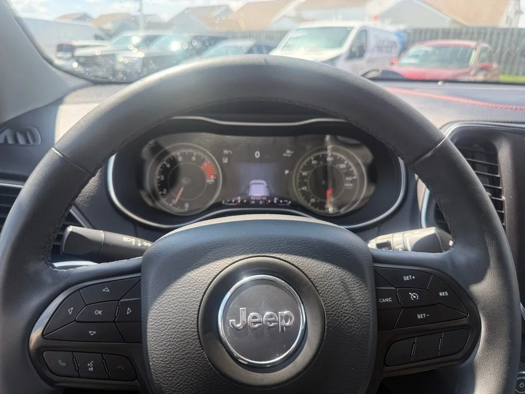 Used 2022 White Jeep Trailhawk image 18