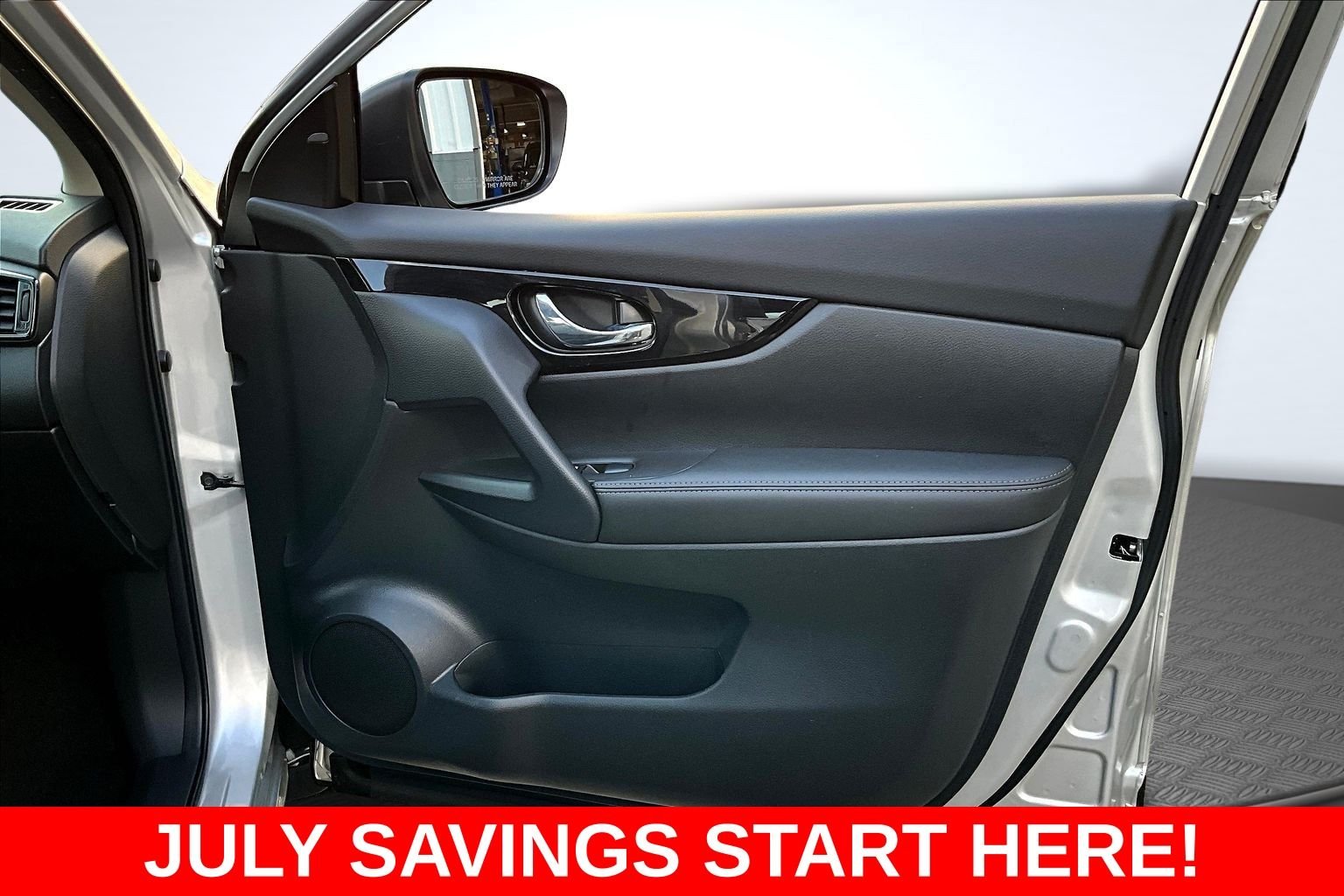 Used 2022 Silver Nissan SL image 35