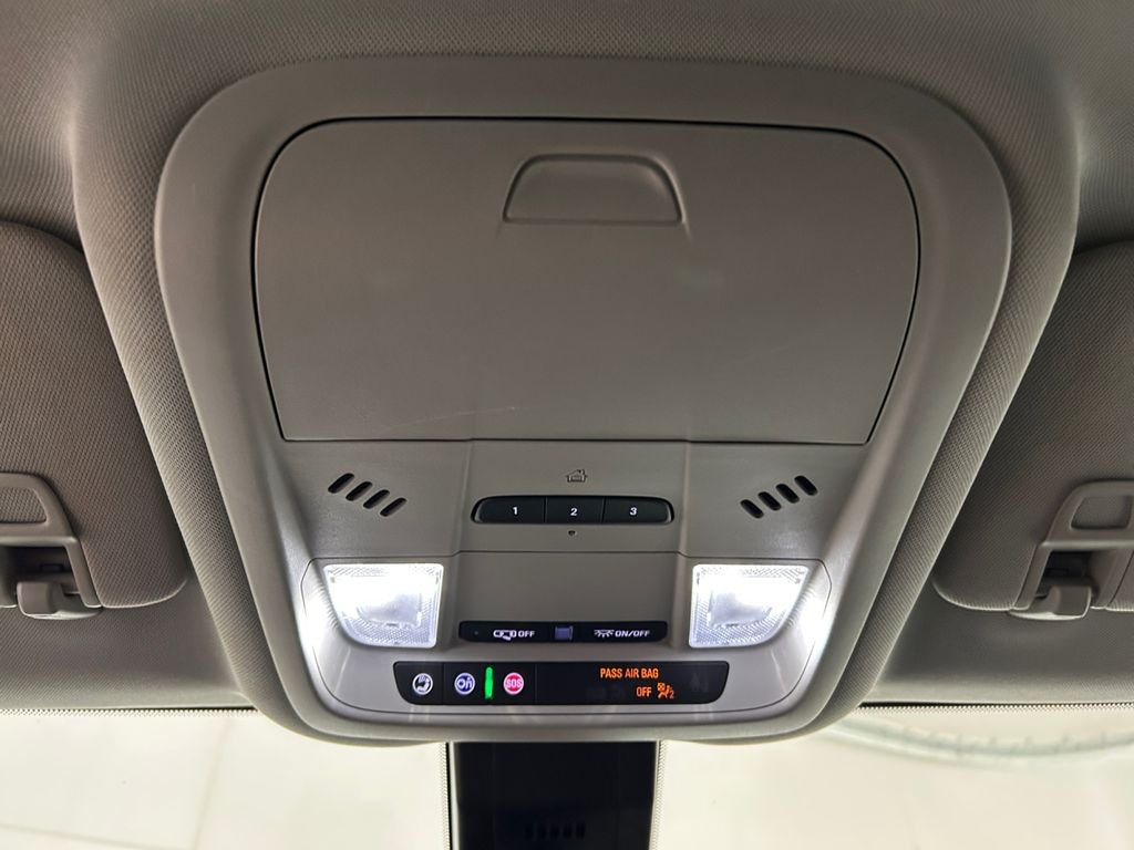 Used 2024 White GMC SLT image 29