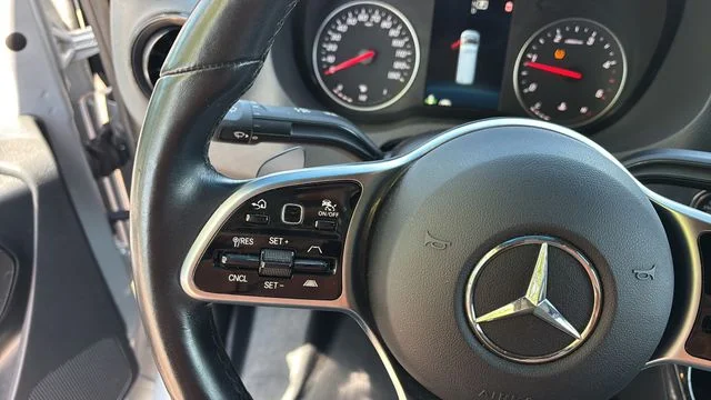 Used 2021  Mercedes-Benz Cargo 170 WB image 23