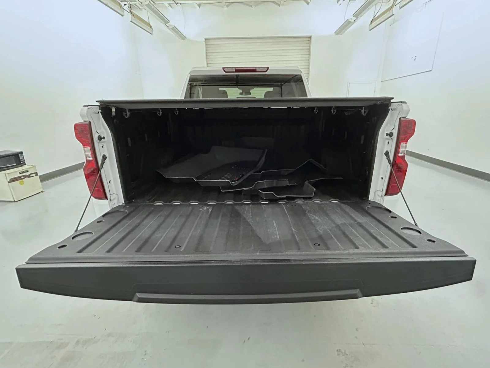 Used 2024 White Chevrolet LT image 21