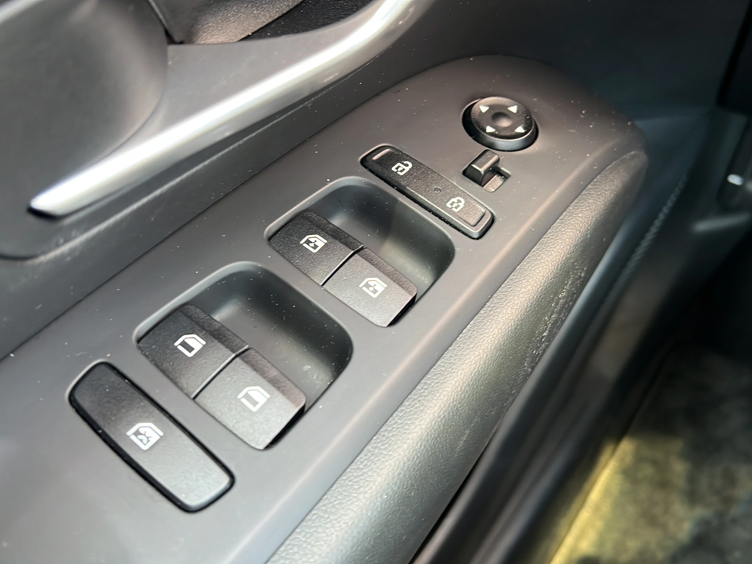 Used 2024 Shimmering Silver Hyundai SEL image 18