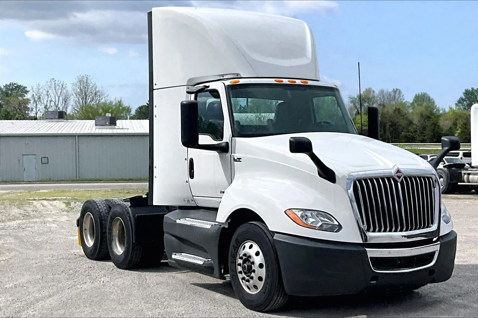 Used 2021 WHITE International  image 1