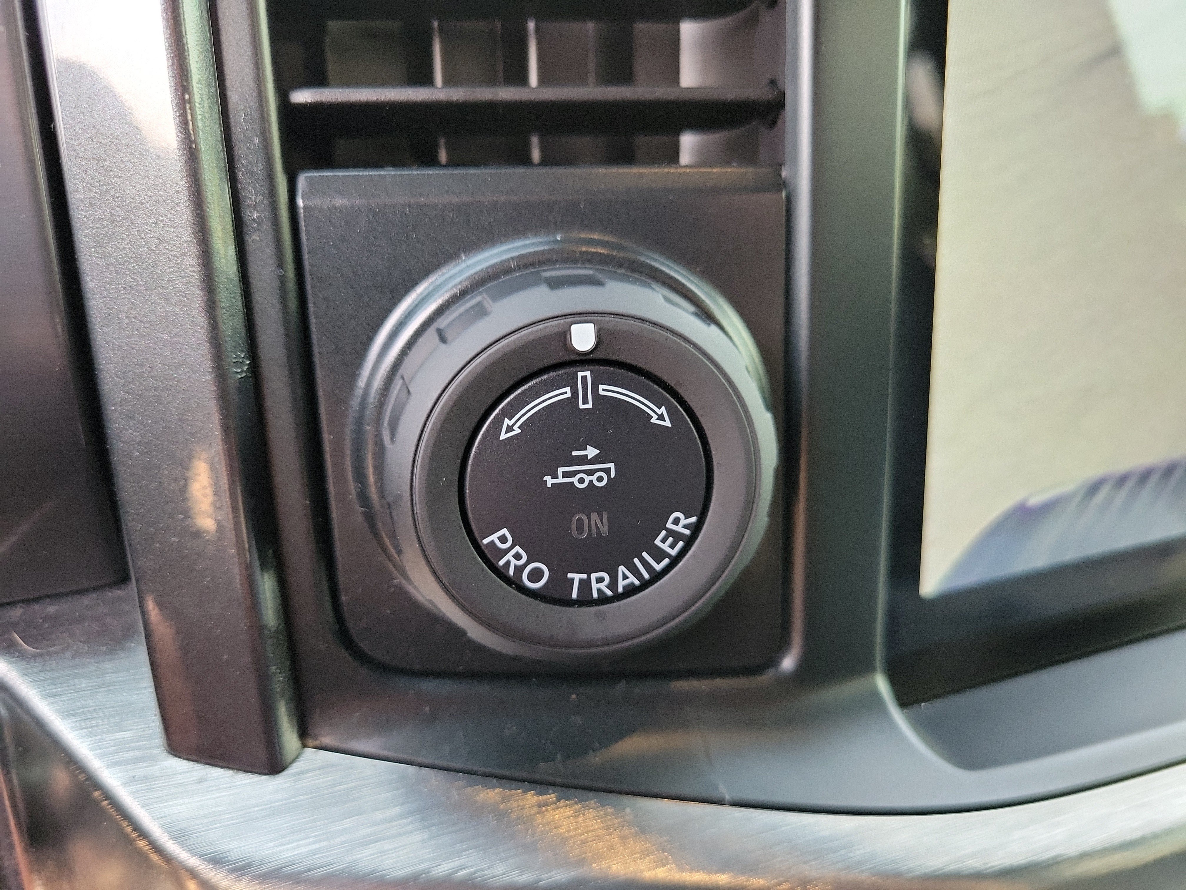Used 2022 Black Metallic Ford Lariat image 25