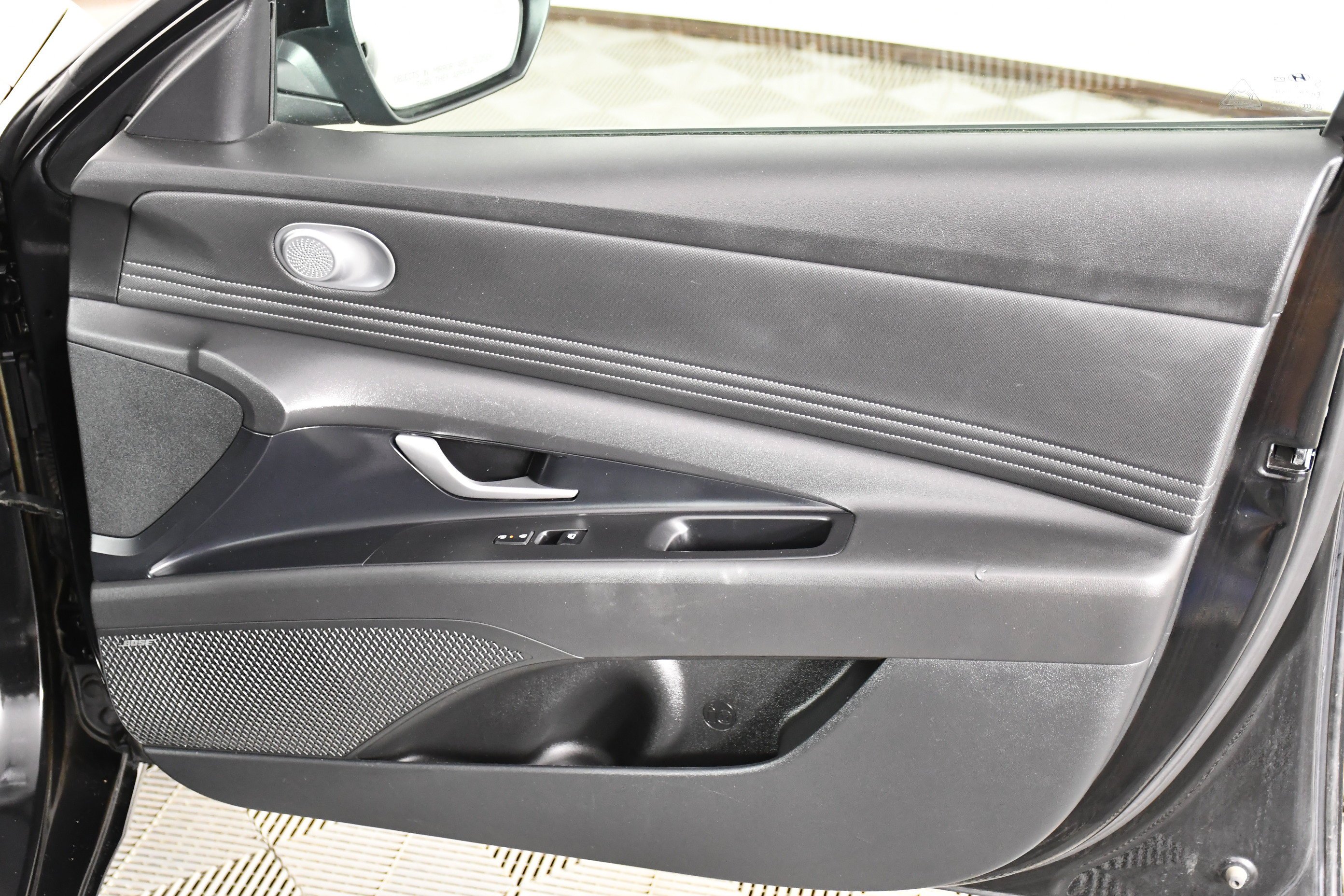 Used 2025 Abyss Black Hyundai Limited image 31