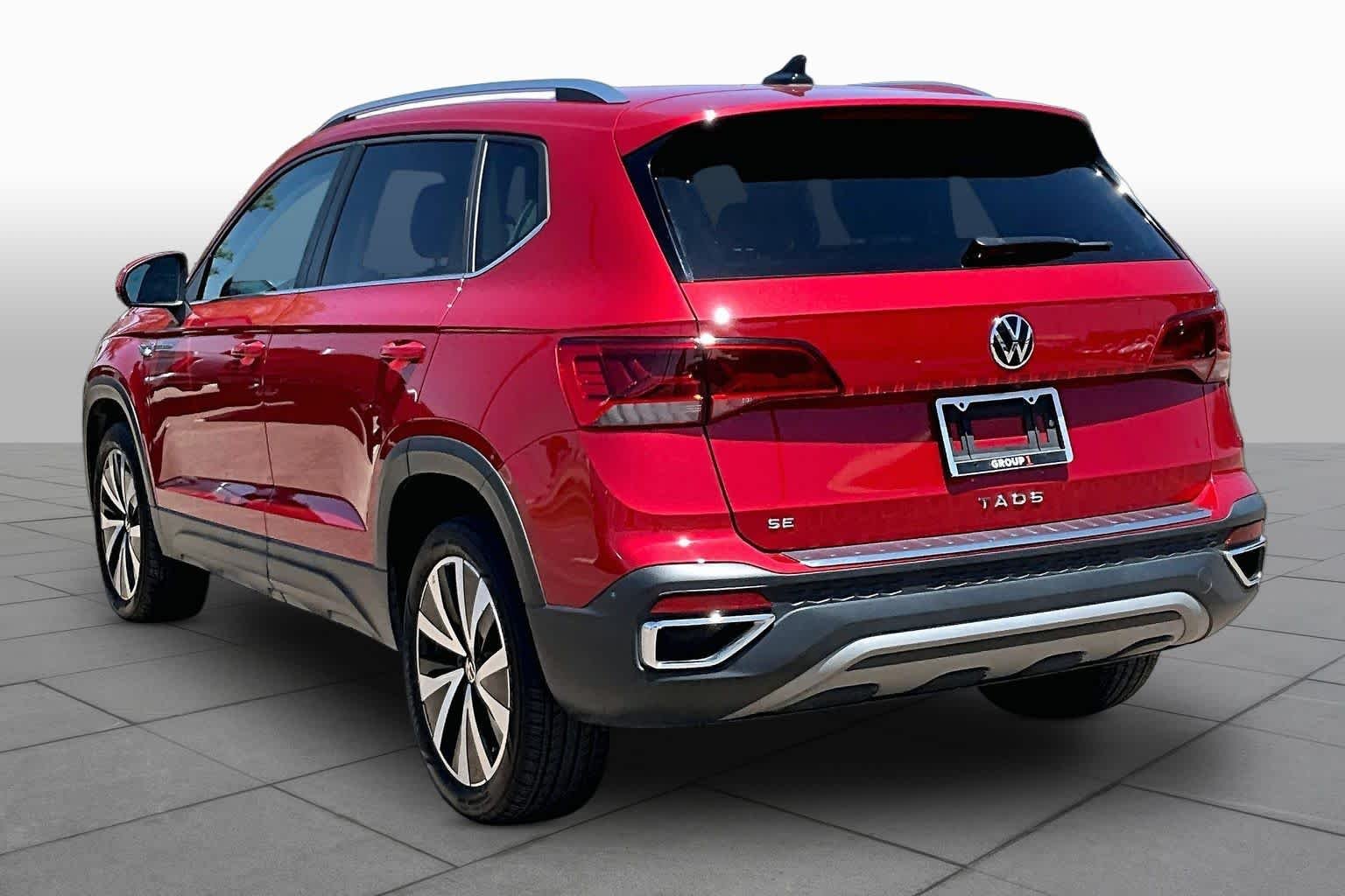 Used 2023 Kings Red Metallic Volkswagen SE image 12