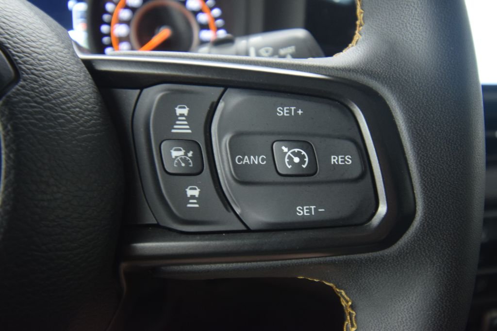 Used 2024 Silver Zynith Clearcoat Jeep Sport S image 35