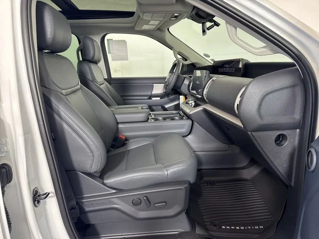 New 2026 Star White Metallic Tri-Coat Ford Active image 4