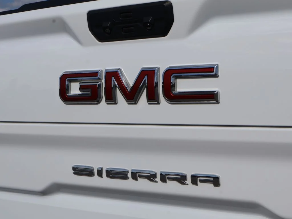 Used 2023 White GMC AT4 image 8