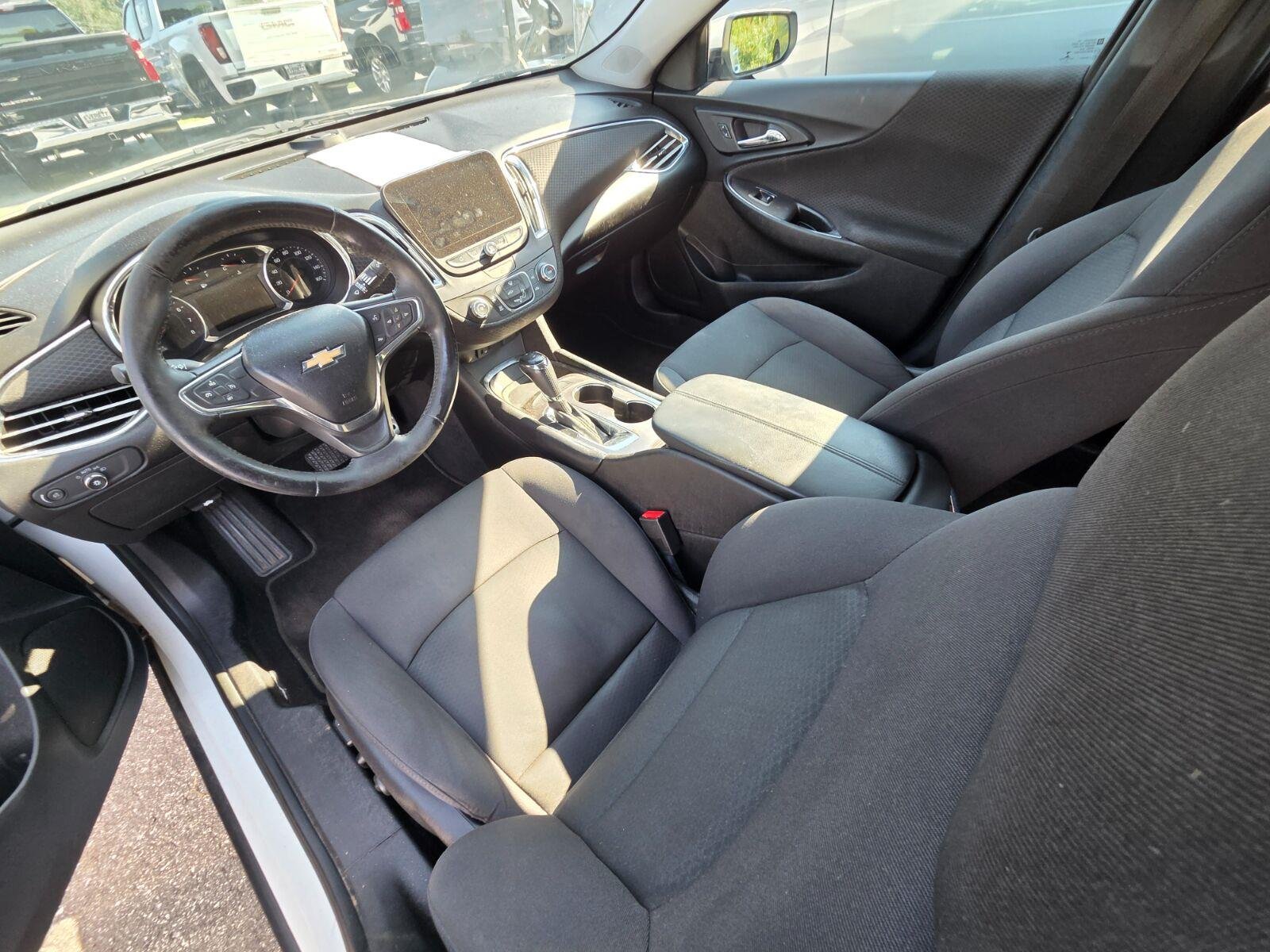 Used 2017 IRIDESCENT PEARL TRICOAT Chevrolet LT image 7