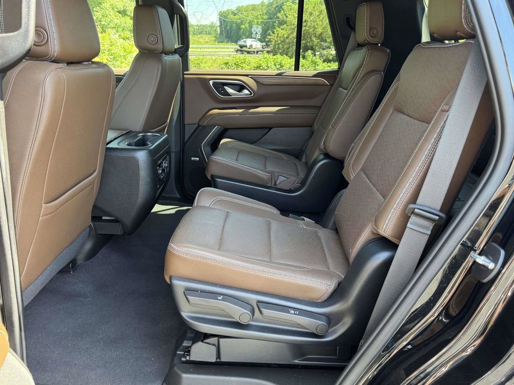 Used 2023 Black Chevrolet High Country image 19
