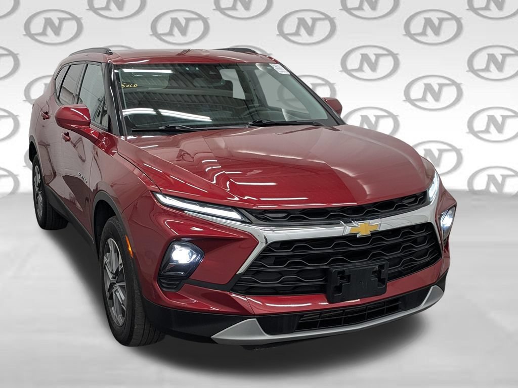 Used 2023 RADIANT RED TINTCOAT Chevrolet LT image 17