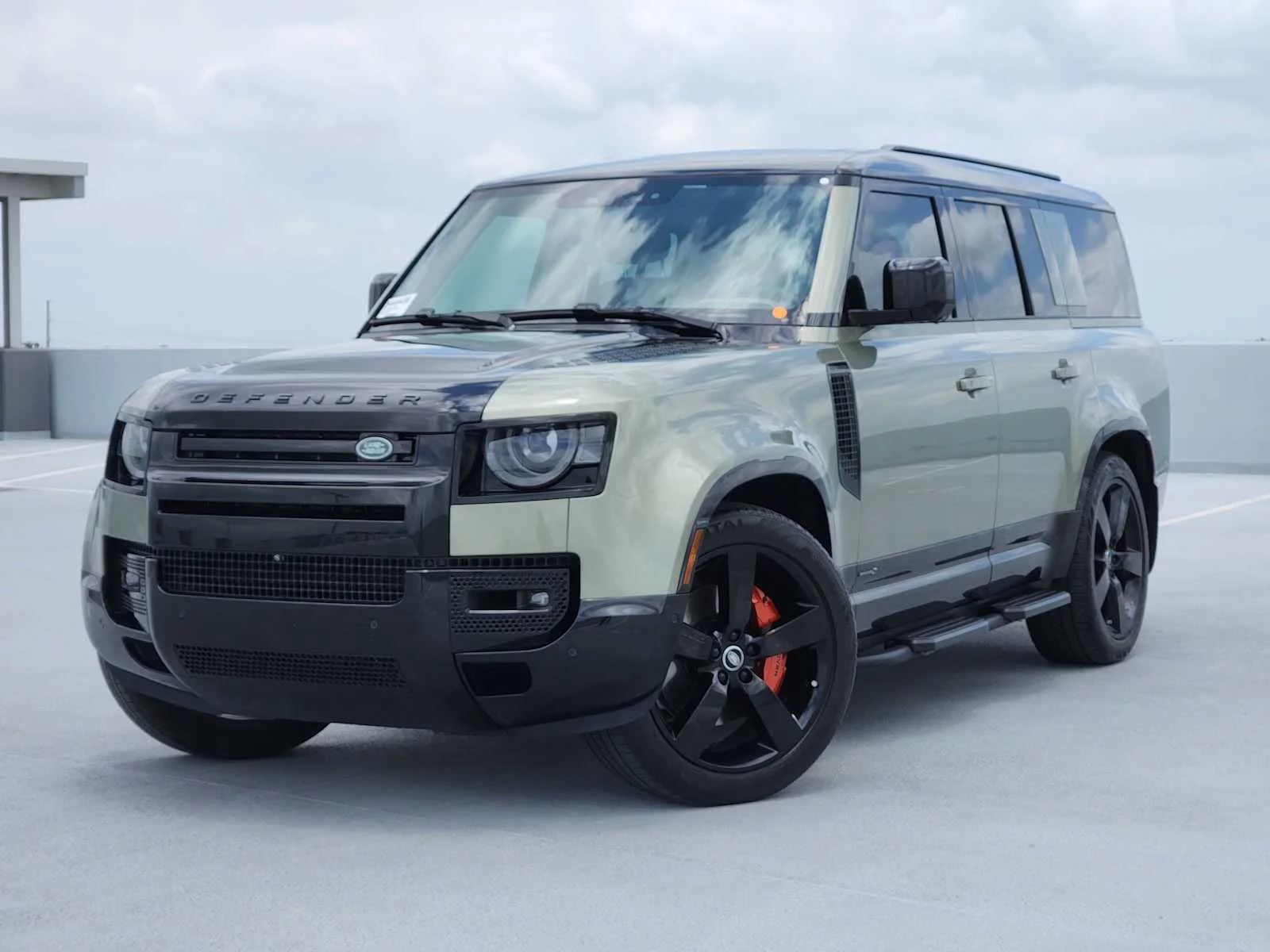2025 Land Rover Defender 130 X P400's photo