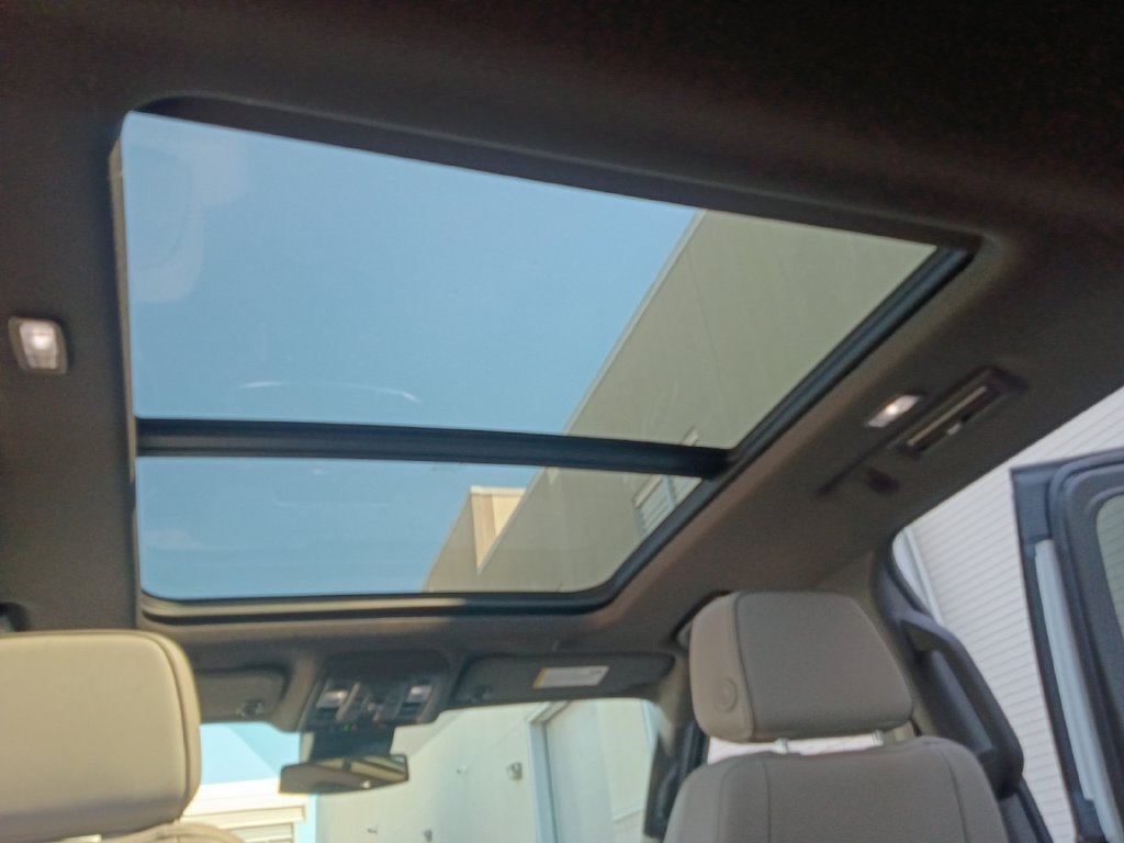 Used 2024 White GMC SLT image 43