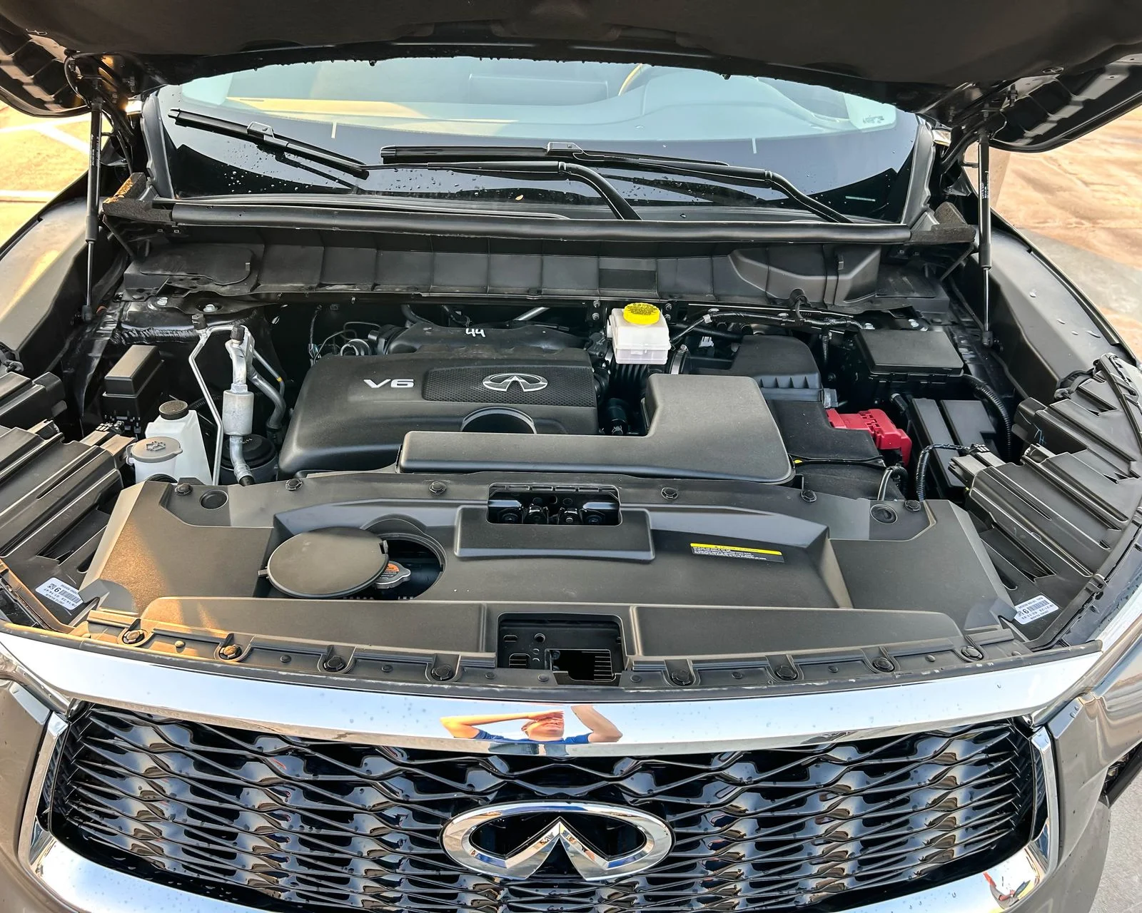 Certified Used 2024 Gray INFINITI LUXE image 25
