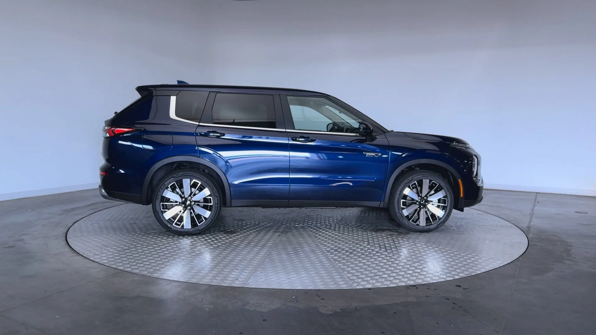 New 2026 Cosmic Blue Metallic Mitsubishi SE image 9