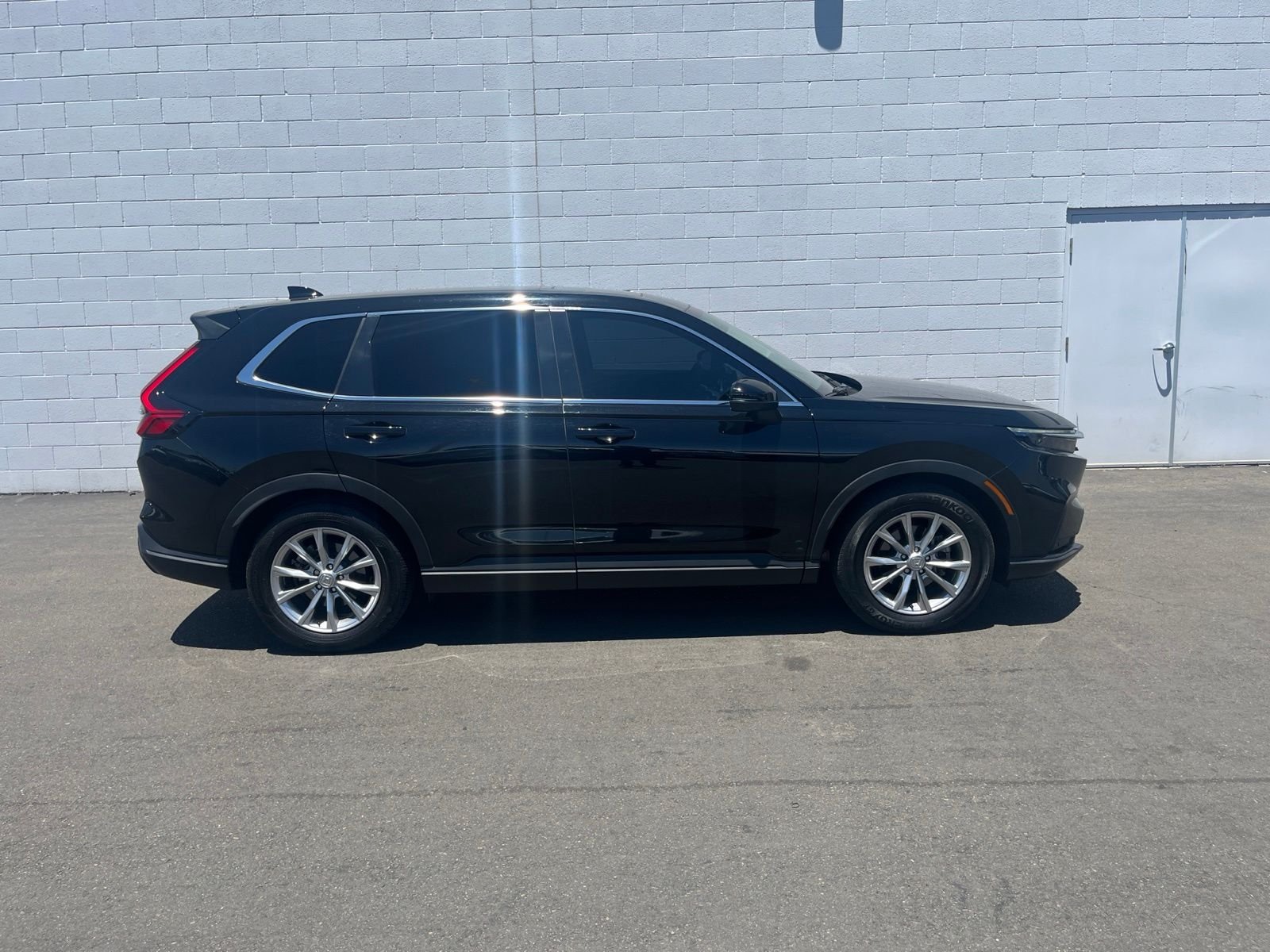 Used 2023  Honda EX-L image 1