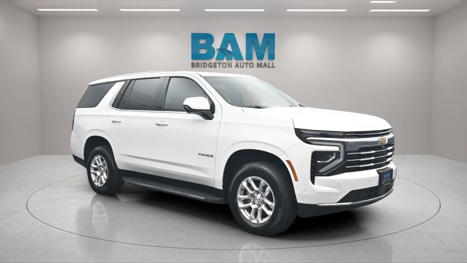 Used 2025 Summit White Chevrolet LT image 1