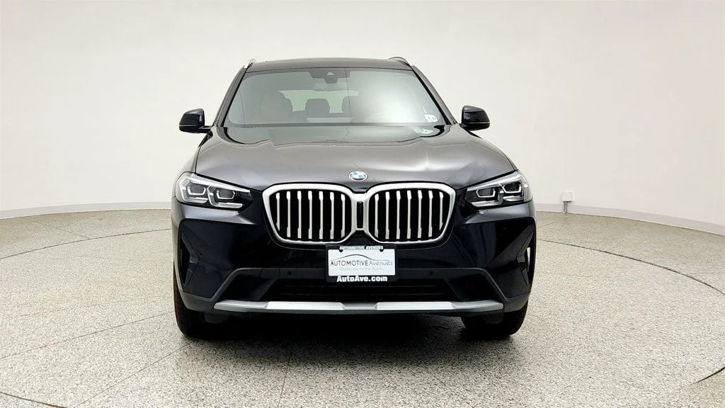 Used 2022 Black Sapphire Metallic BMW xDrive30i SAV w/ Premium Package 2 & Live Cockpit Pro image 2