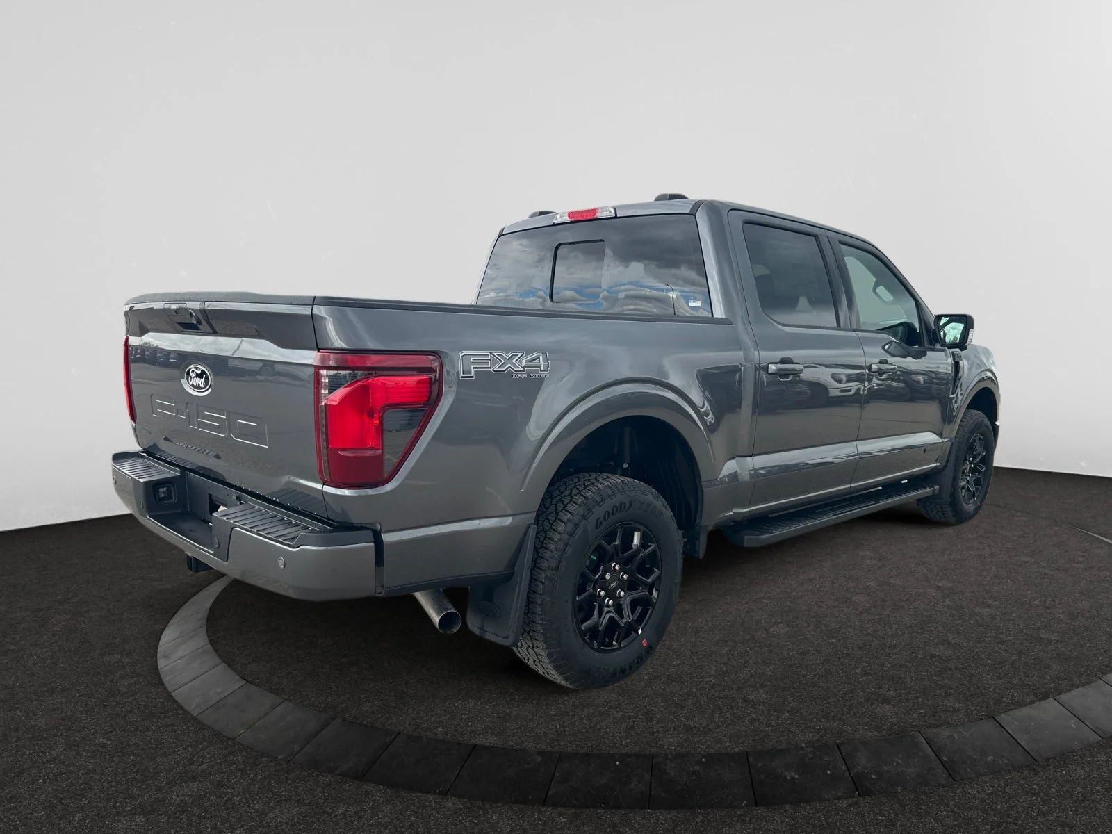 New 2026 Carbonized Grey Metallic Ford XLT image 5