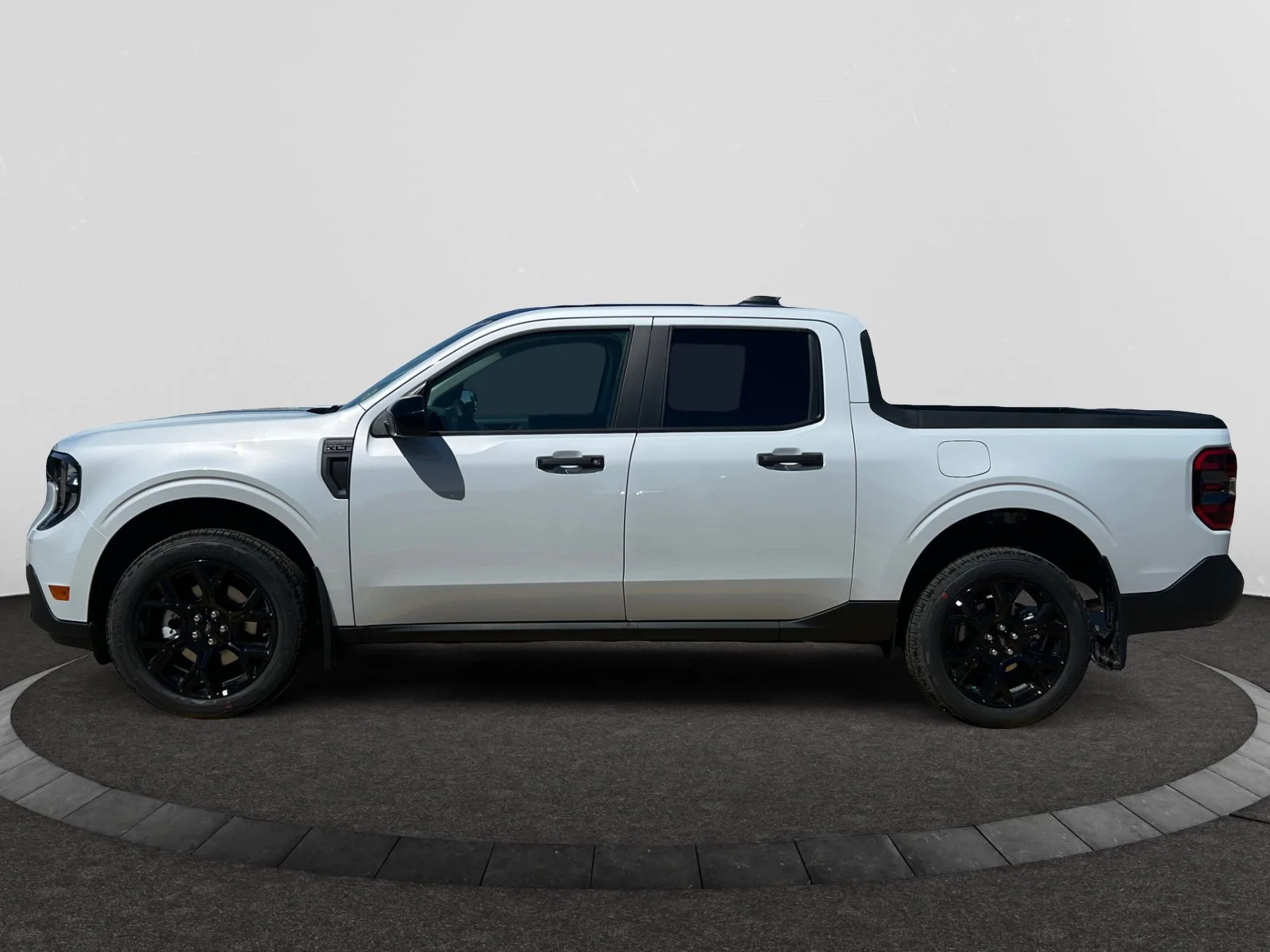 New 2026 Space White Metallic Ford XLT image 2