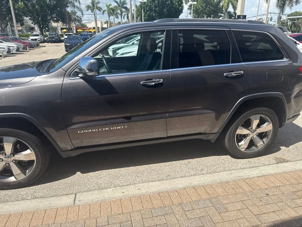 Used 2016 Gray Jeep Limited image 6