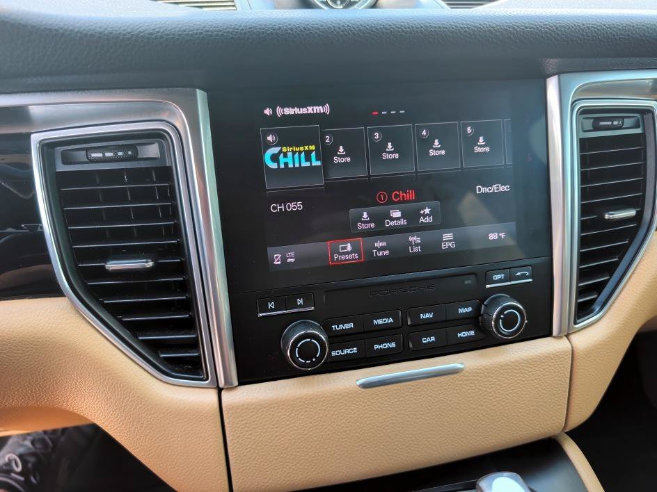 Used 2018 White Porsche Base image 25