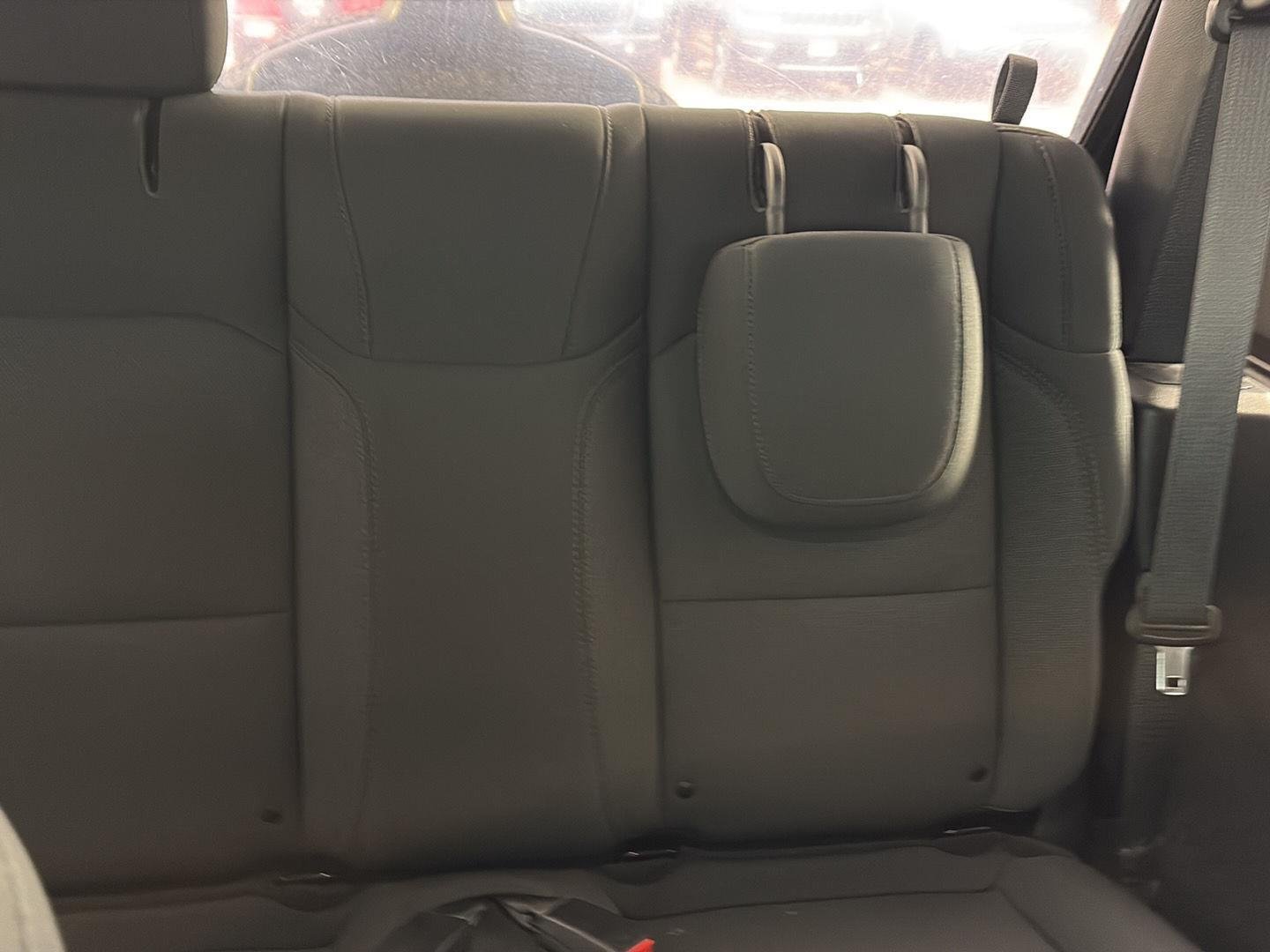 Used 2019 Granite Crystal Metallic Clearcoat Jeep Rubicon image 22