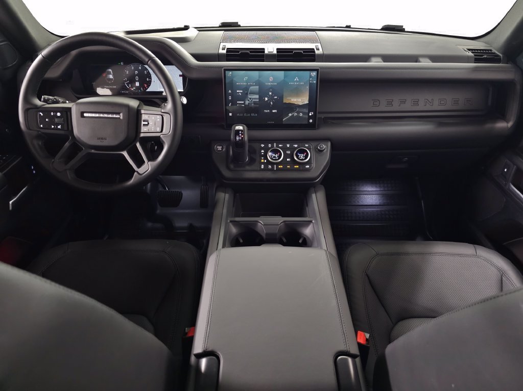 Certified Used 2025 Black Land Rover X-Dynamic SE image 13