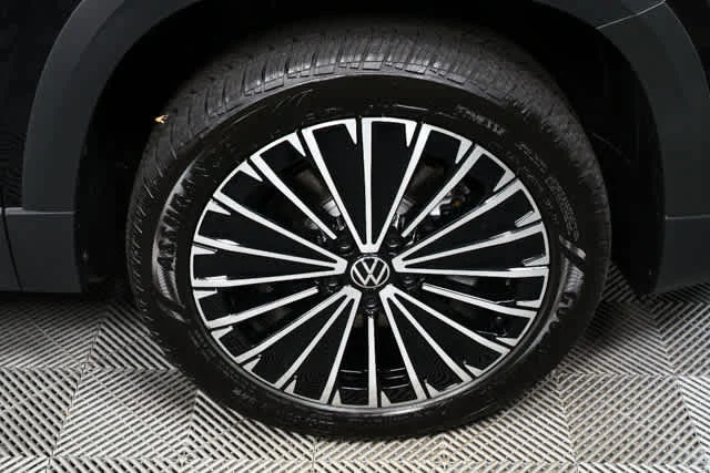 New 2026 Deep Black Pearl Volkswagen SE image 36