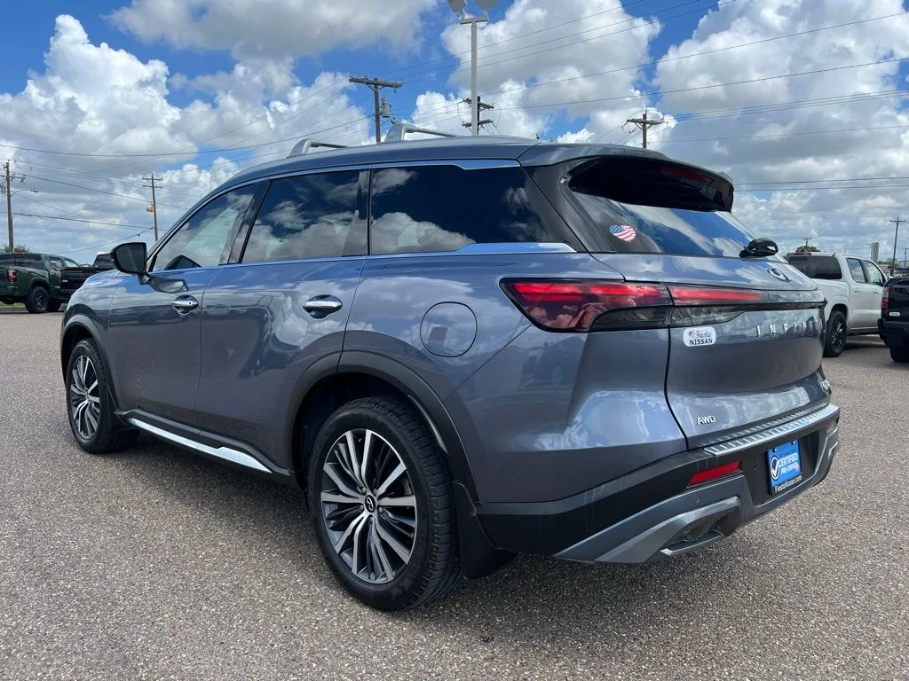 Used 2023 Blue INFINITI Sensory image 5