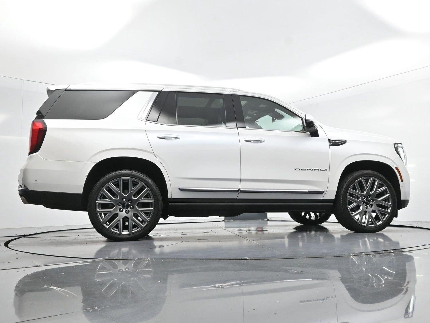 Used 2025 White Frost Tricoat GMC Denali Ultimate image 53