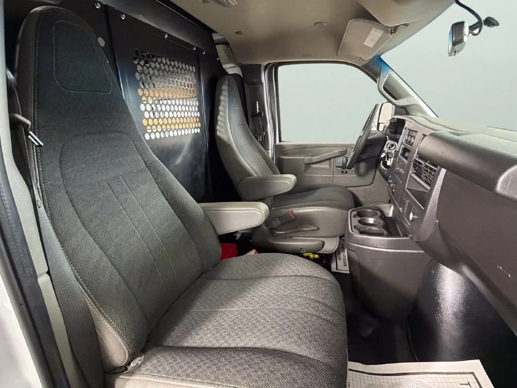 Used 2025 Summit White Chevrolet WT image 32