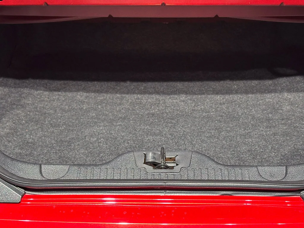 Used 2010 Red Ford V6 image 39