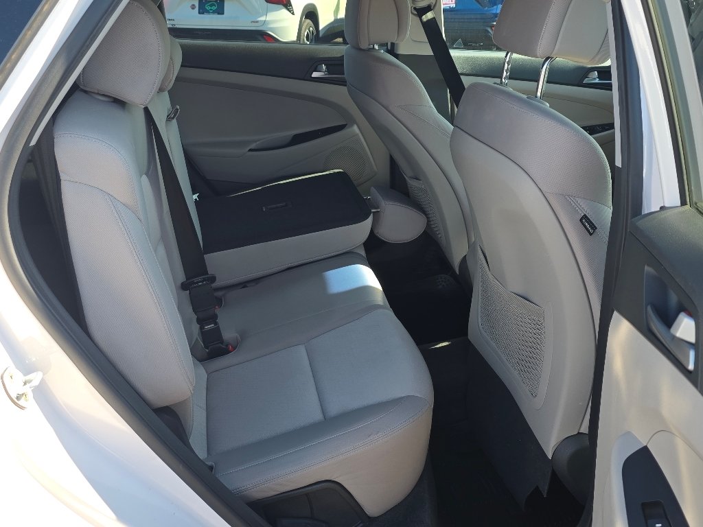 Used 2016 Dazzling White Hyundai SE image 24
